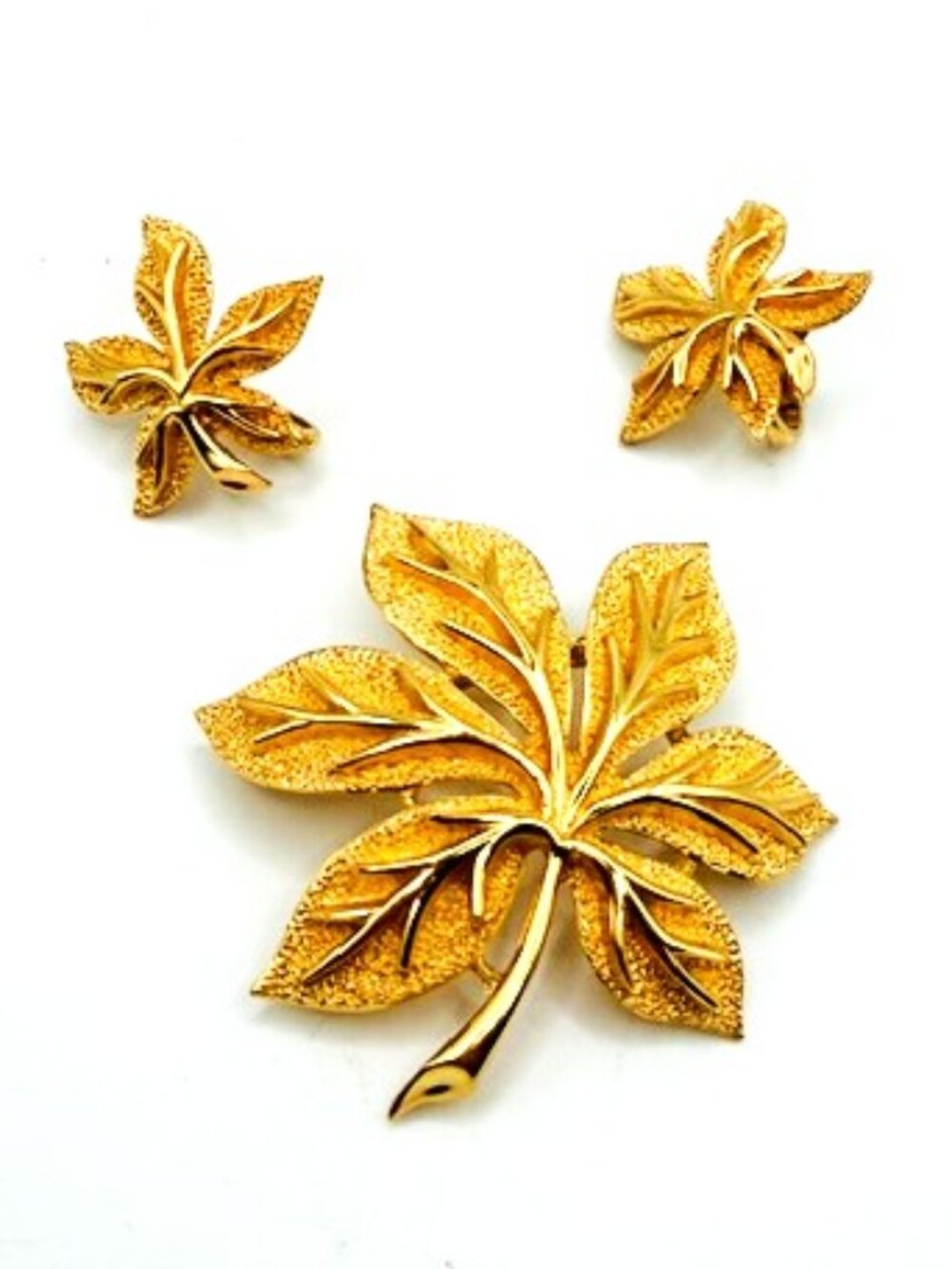 Vintage Crown Trifari Gold Tone Maple Leaf Brooch Clip Earrings Set